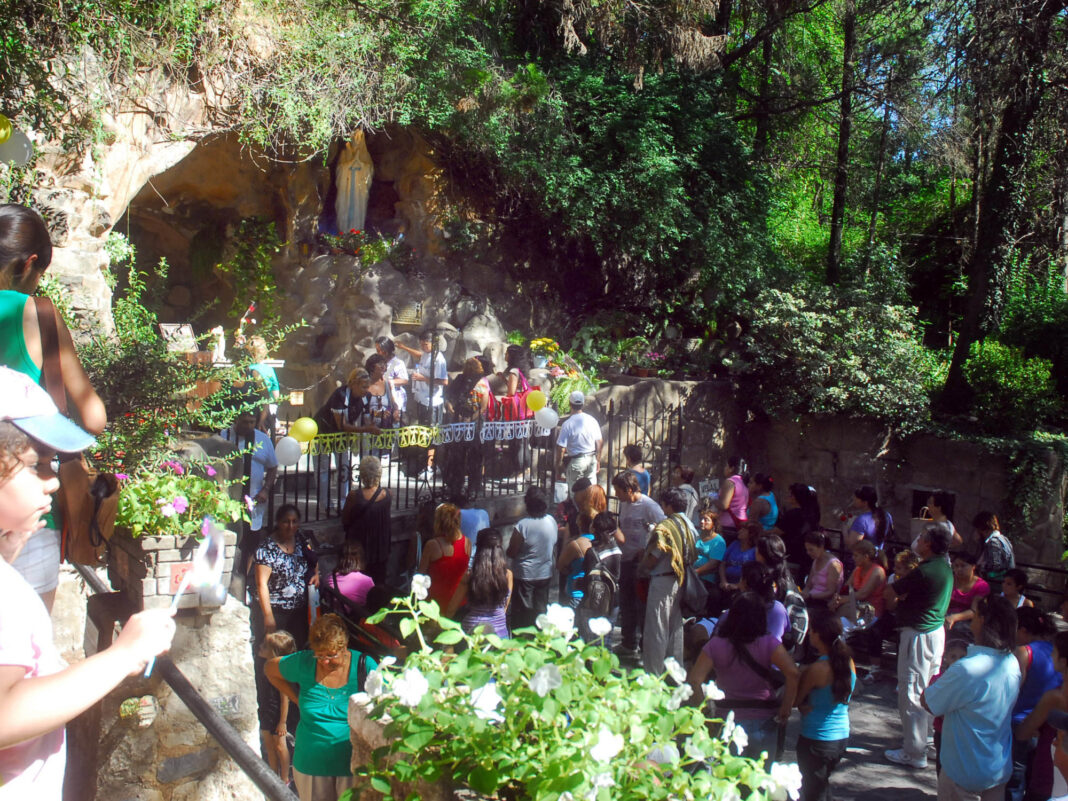 ¿como-se-llama-el-lugar-donde-esta-la-virgen-de-lourdes-en-cordoba?