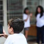 281142-brasil-restringe-el-uso-de-celulares-en-las-escuelas