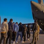 340103-trump-arranco-con-las-primeras-redadas-antiinmigrantes-538-detenidos-y-cientos-de-deportados