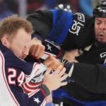 346119-la-pelea-del-ano-en-la-nhl-una-batalla-brutal-permitida-por-el-reglamento