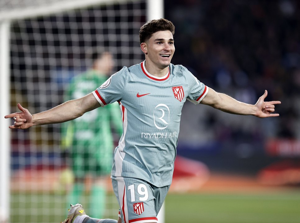 534698-con-julian-alvarez-como-figura-barcelona-y-atletico-de-madrid-igualaron-4-a-4