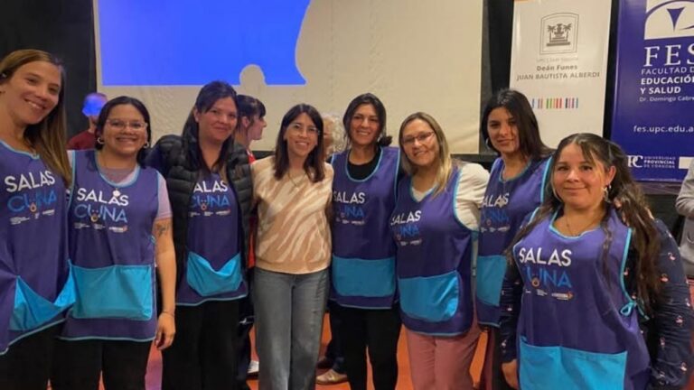 Docentes de La Cumbre se capacitaron para fortalecer el cuidado en la primera infancia