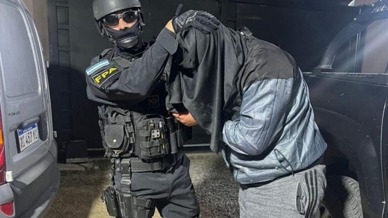 Detuvieron a una pareja con antecedentes y cerraron un punto de venta de drogas