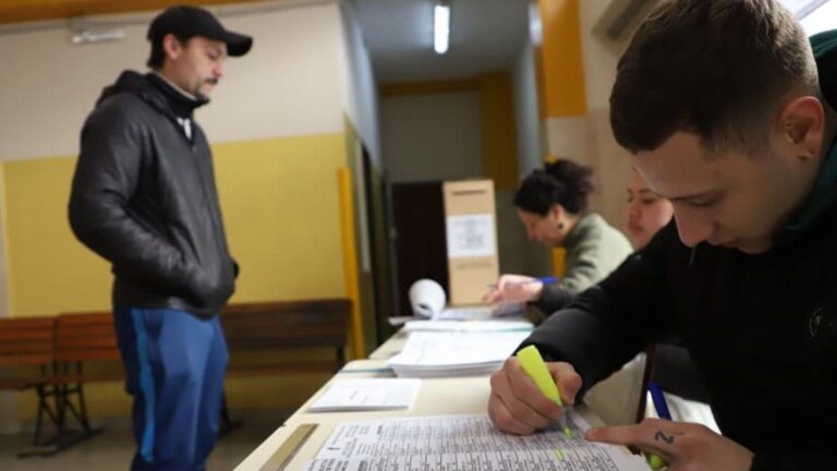 Ya votó el 30% del padrón electoral y funciona bien la web para consultar dónde votar