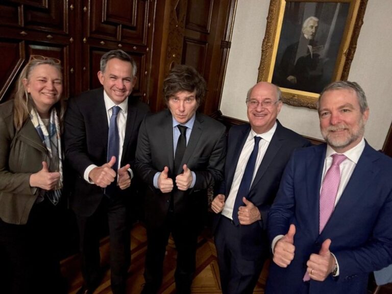 Tras la derrota, Javier Milei convoca a una «mesa política nacional»