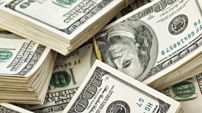 El dólar se disparó tras la victoria de Fuerza Patria y cerró a $1.425