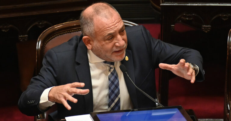 Luis Juez le reclamó llorando a Milei que le pidan perdón tras el ataque de los trolls libertarios por su voto contra el veto en discapacidad