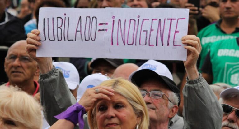 Córdoba: nueva ronda de jubilados y olla popular en Plaza San Martín