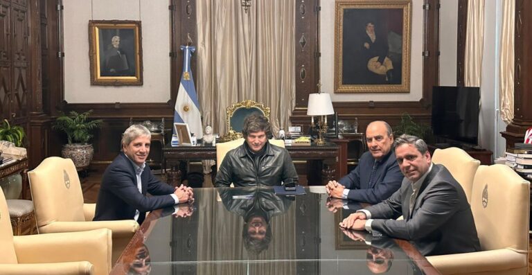 Luego del golpe electoral. Milei recompone su gabinete