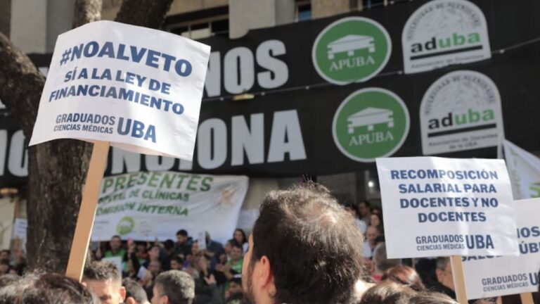 Docentes universitarios pararán en rechazo al veto a la ley de financiamiento