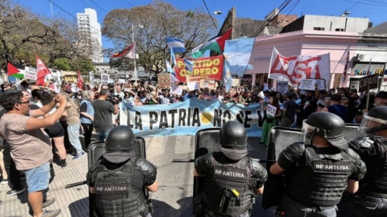 Hubo incidentes en la visita de Milei a Santa Fe: hay 5 detenidos y un herido