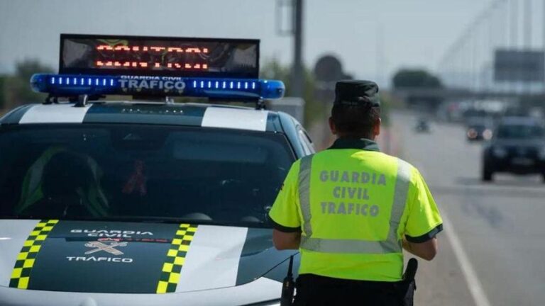 La DGT lanza un ultimátum a los conductores españoles: hasta el 1 de enero para sustituir el dispositivo de preseñalización de accidentes