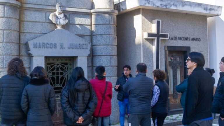 Gobernadores e intendentes, la nueva visita guiada del mes en el Cementerio San Jerónimo