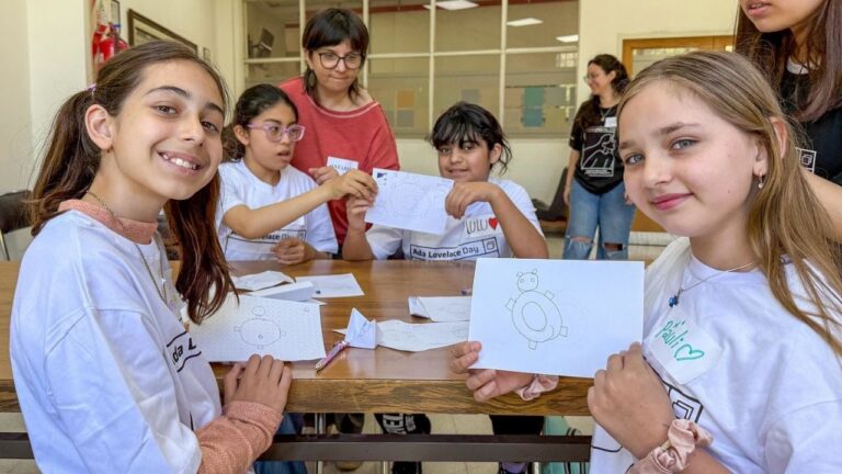 Ciencia y futuro: la UNC celebró talleres para jóvenes científicas