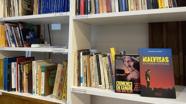Conocé los café literarios de Carlos Paz: gastronomía y cultura en una mesa