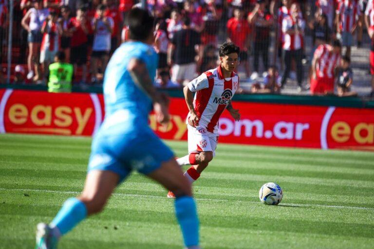 La Gloria derrotó a Atlético Tucumán en Alta Córdoba con goles de Córdoba y Lodico