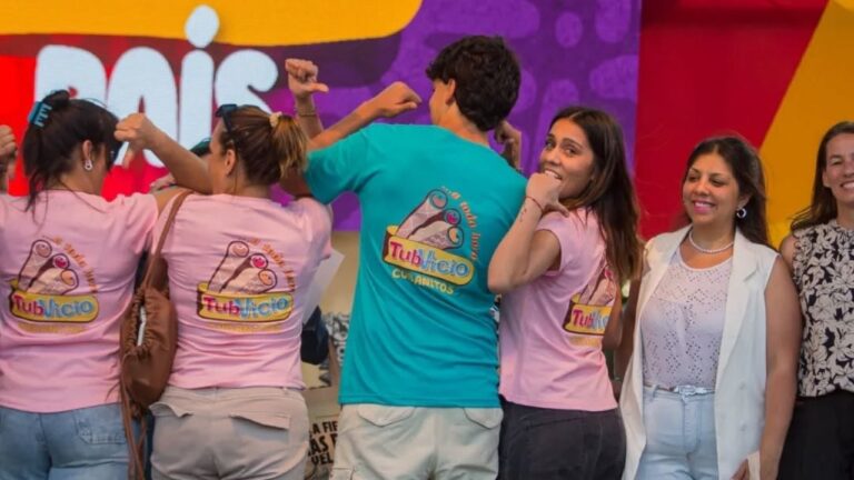 Agapornis hizo bailar a miles en la Fiesta del Alfajor de La Falda