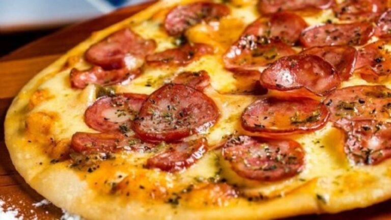 Pizza calabresa: receta fácil, sabrosa y con el toque justo de picante