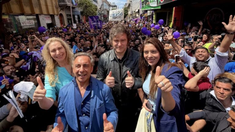 Milei llevó su campaña a Santiago del Estero y Tucumán