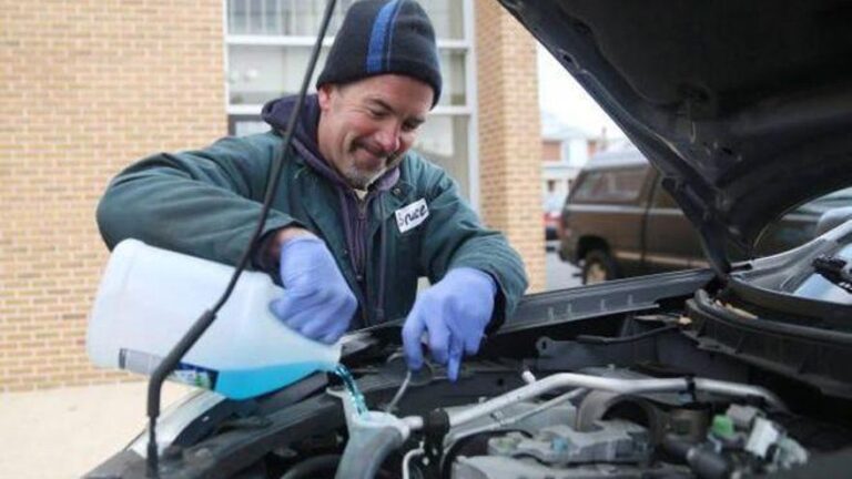 Cada cuántos kilómetros debes de cambiar el líquido refrigerante del coche?