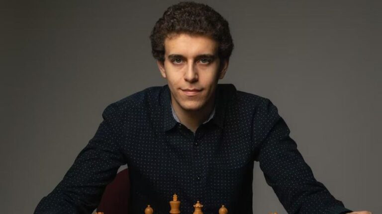 El ajedrez ataca a Kramnik por especular con la causa de la muerte de Naroditsky: «Puede pudrirse en el infierno»