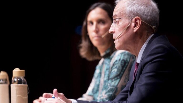 Hacienda plantea que el reparto de ingresos derivados del IRPF y del IVA lleguen «a la vez» a autonomías y a Estado