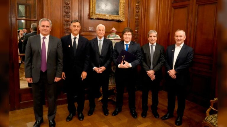 Milei participó de la cena del Consejo del JP Morgan junto a su CEO, Jamie Dimon