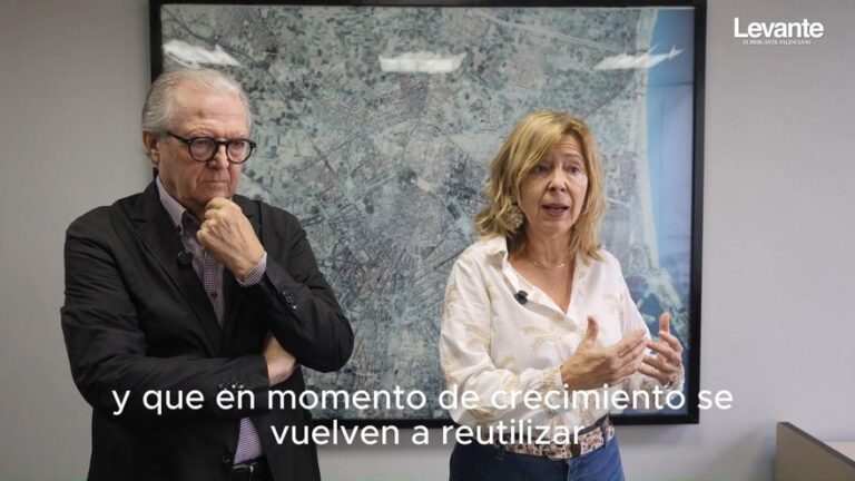 Los catedráticos Joan Romero y Ana Camarasa: Hemos crecido de forma irresponsable pero el agua siempre vuelve con las escrituras en la mano