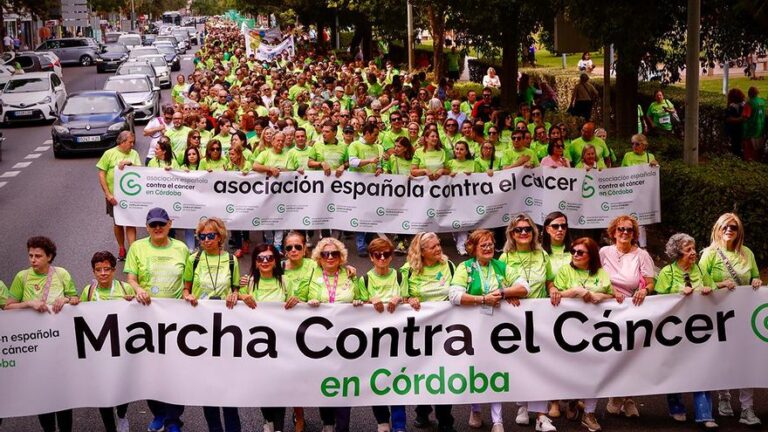 La Marcha Contra el Cáncer reúne a 6.000 personas