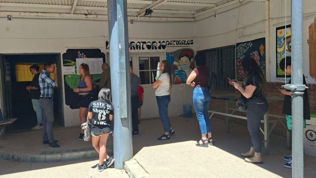 2301204-a-minutos-del-cierre-voto-mas-de-la-mitad-del-padron-en-villa-carlos-paz