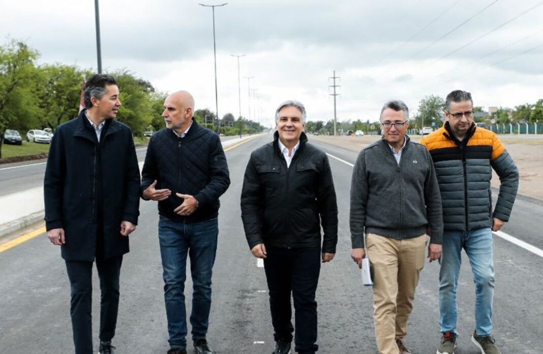 2311308-martin-llaryora-habilito-el-segundo-tramo-de-la-avenida-padre-luchesse