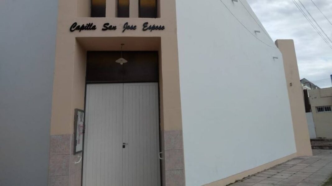 2315530-robaron-una-capilla-de-malagueno-y-se-llevaron-hasta-el-vino-de-la-misa