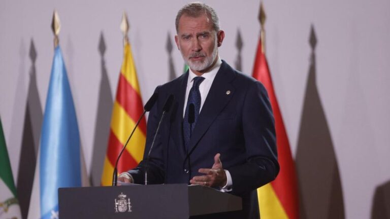 El rey ve necesario «seguir analizando las causas y circunstancias de la tragedia»