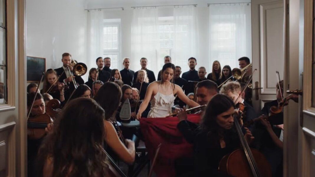 2318485-berghain-el-primer-adelanto-del-proximo-disco-de-rosalia-ya-esta-disponible