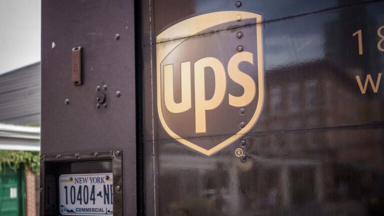 Un avión de UPS se estrella tras el despegue en el aeropuerto de Kentucky