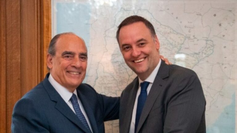 Manuel Adorni asumió y agradeció a Francos: «Gracias por tu liderazgo y tu legado»