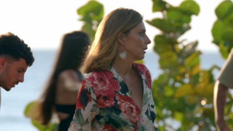 Sandra Barneda, muy cabreada con las parejas, eleva el tono para poner orden: «No lo vuelvo a consentir»
