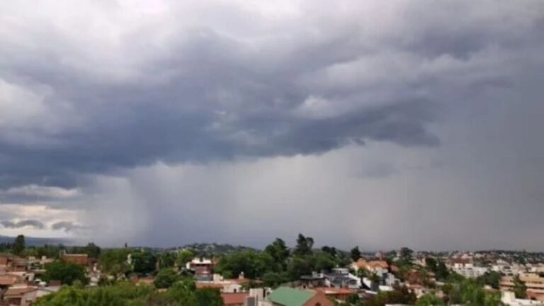 Tormentas y ráfagas de hasta 50 km/h en Carlos Paz: rige alerta amarillo