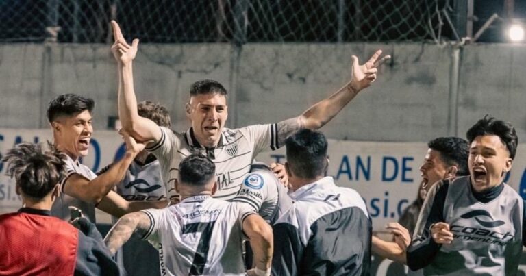 Estudiantes de Caseros golpeó primero en la semi del Nacional y se ilusiona