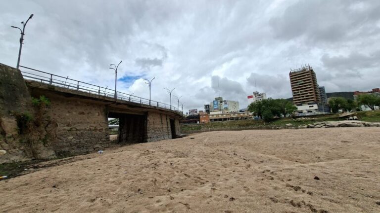 El San Roque expone su lecho por la fuerte bajante del lago