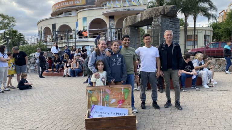 La familia Paulino fue la ganadora del millón en el «Atesorarte»