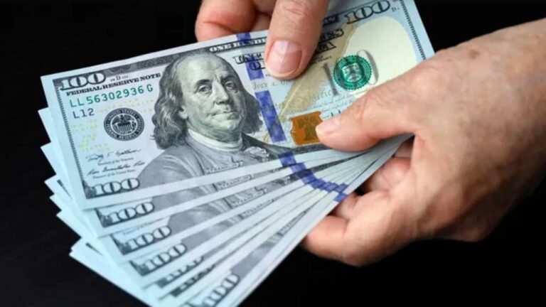 A cuánto cotizan el dólar blue y el dólar oficial este miércoles