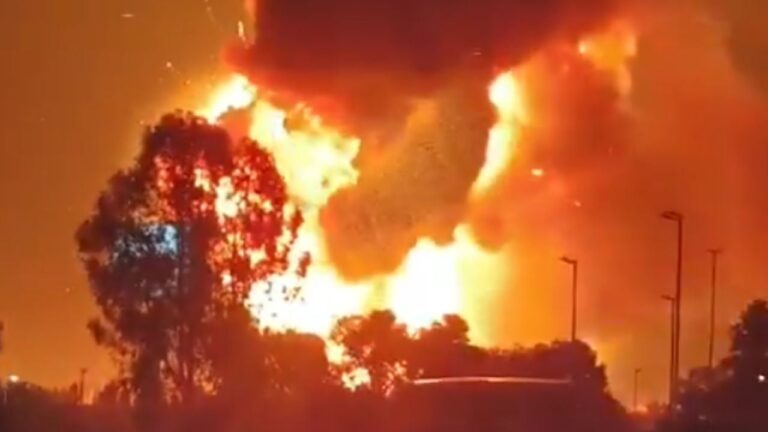 Noche de pánico en Ezeiza: una fábrica explotó y el cielo se iluminó de fuego