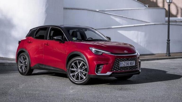 El Lexus LBX 2026 simplifica su gama y refuerza el equipamiento desde 33.900 euros