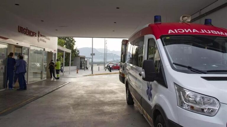 Los padres de la niña de Valencia fallecida dicen que fue dada de alta en la clínica tras estar cuatro horas en observación y con problemas