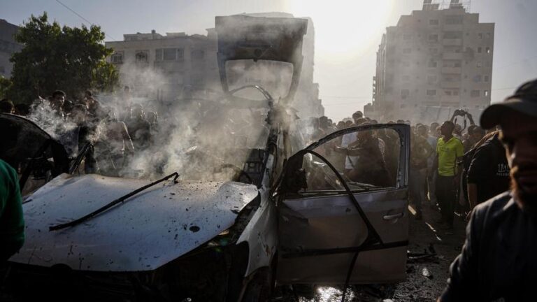 Israel lanza una oleada de bombardeos en toda Gaza y mata al menos a 18 personas