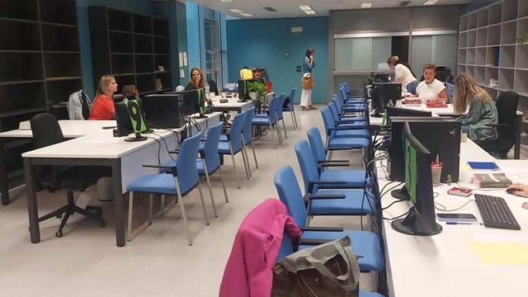 La Junta de Andalucía garantiza el traslado de las funcionarias víctimas de maltrato