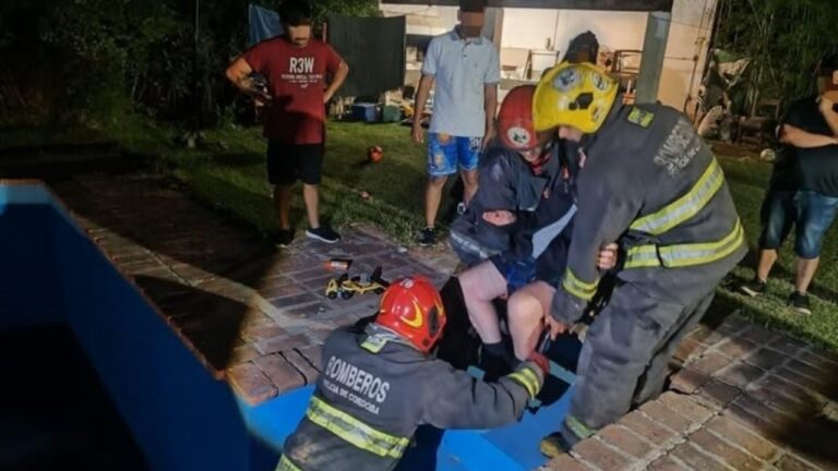 Un hombre sufrió un traumatismo tras caer a una pileta en su casa