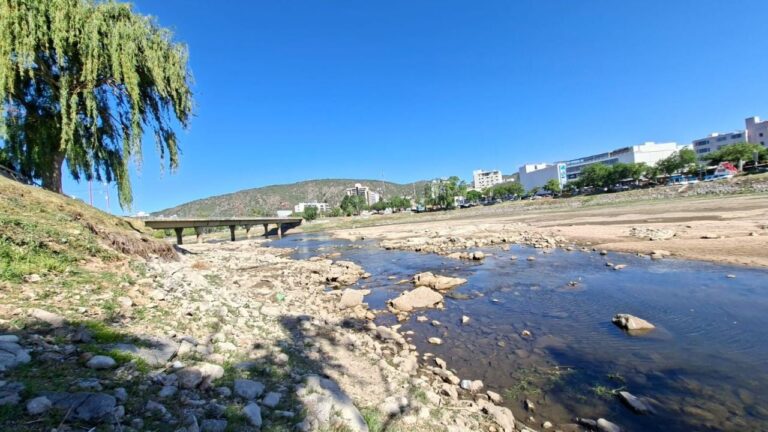 El San Roque se acerca a los 4 metros por debajo del vertedero