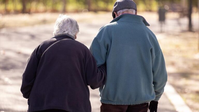 Las mujeres viven más, pero 13 años con discapacidad o limitación funcional, frente a 9 en los hombres